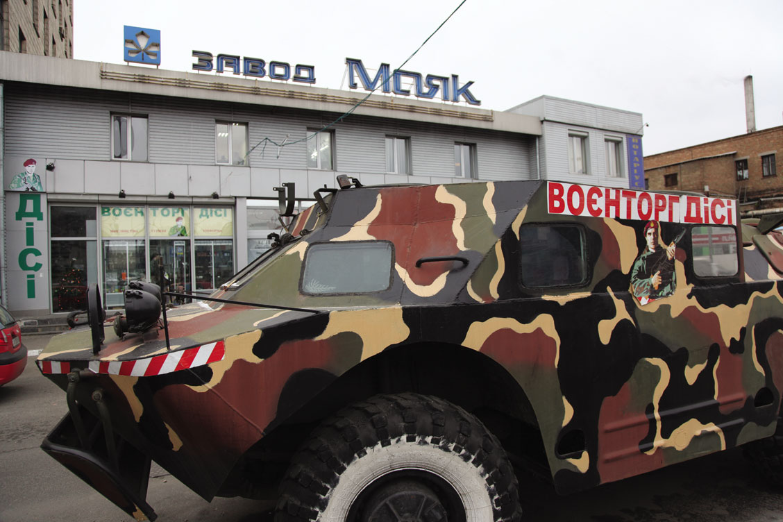 ><p><strong>Что Вы можете рассказать о планах и перспективах компании на 2012 год?</strong></p><p> — У нас много планов и достаточно хорошие перспективы по уже начатым проектам. Поэтому в новом году предстоит очень много работы. В первую очередь это внешнеэкономическое сотрудничество, которое с каждым годом набирает все большие обороты. Это работа с силовыми структурами. Работа по воплощению новых идей и проектов. Предстоит большая кропотливая работа по реализации этих планов. Ведь мы не стоим на месте, а развиваемся динамично. Много работаем над улучшением качества продукции. Следующий год будет годом качественной продукции. На новый уровень выходит и работа по улучшению качества, что, конечно же, содействует имиджу компании в целом.</p><p><strong>Кто сегодня составляет конкуренцию концерну